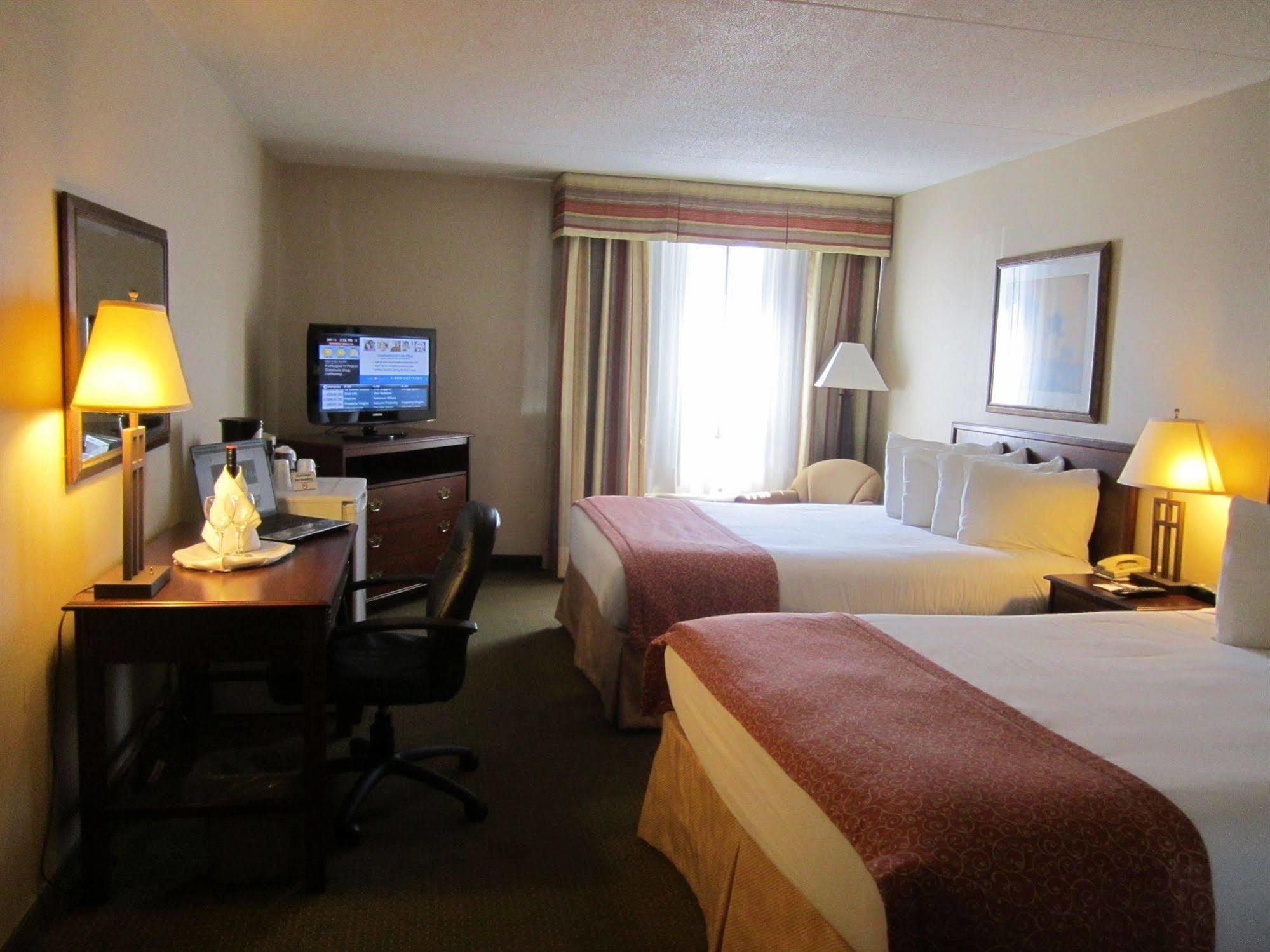 Red Pine Inn & Conference Centre Alliston Bagian luar foto
