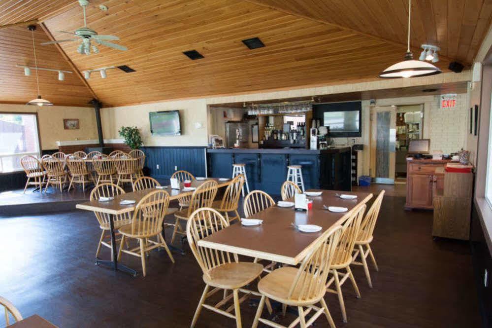 Red Pine Inn & Conference Centre Alliston Bagian luar foto