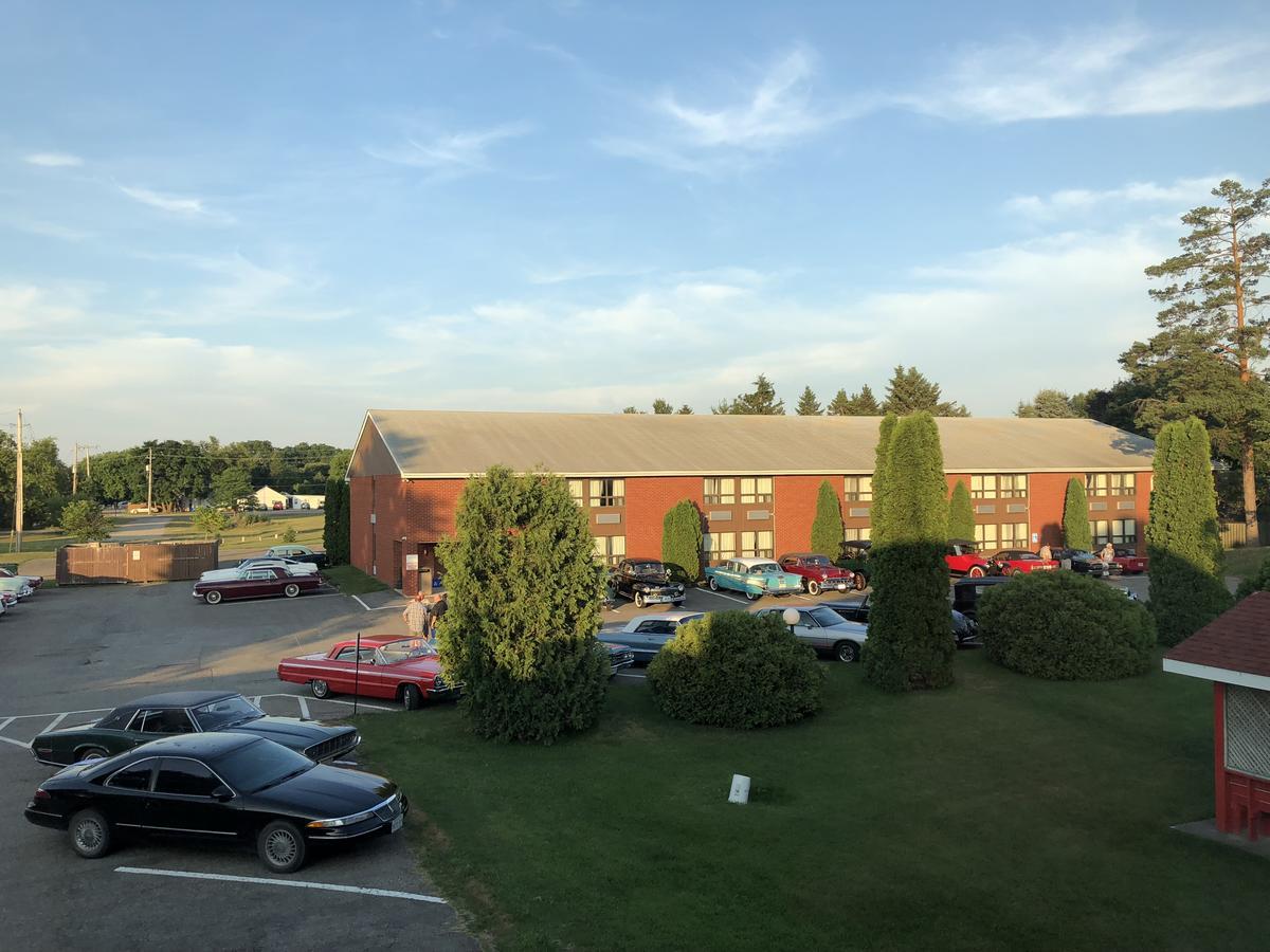 Red Pine Inn & Conference Centre Alliston Bagian luar foto
