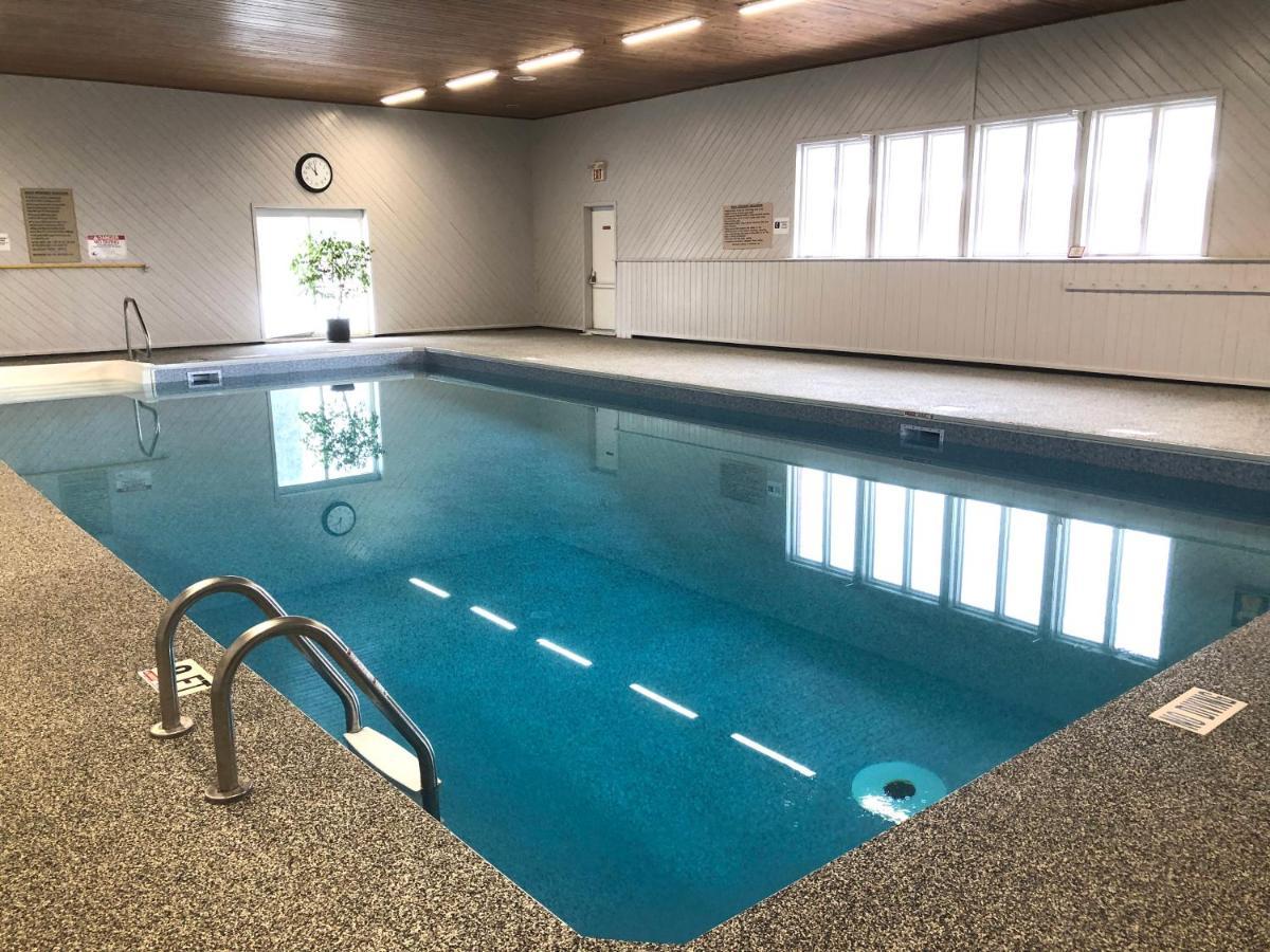 Red Pine Inn & Conference Centre Alliston Bagian luar foto